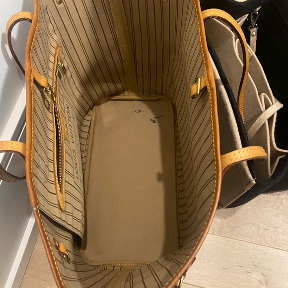 Sold neverfull MM with organizer insert - Picture 9 of 10